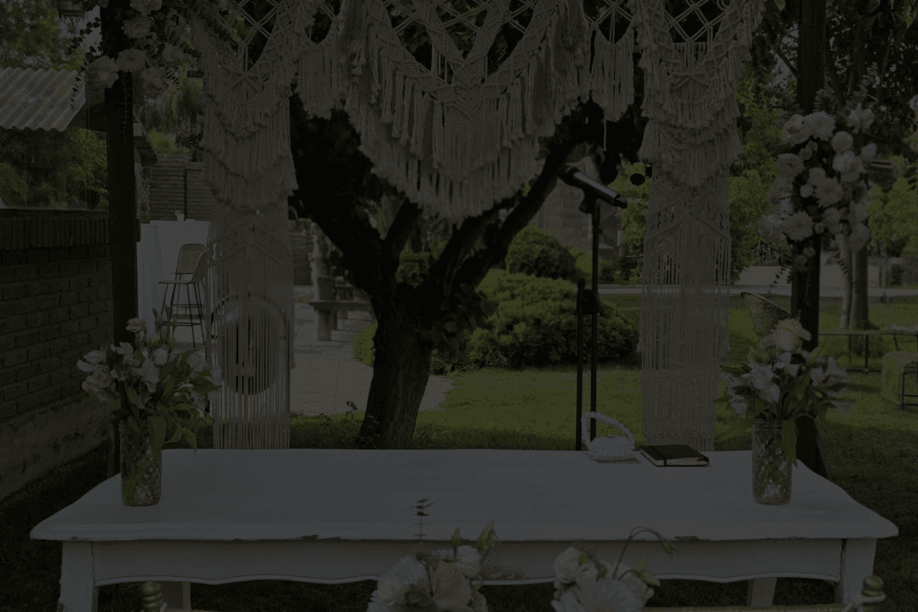 Mesa decorada para un evento en Casa Atenas