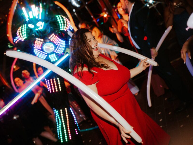 Invitada celebrando en una fiesta de cumpleaños en Casa Atenas